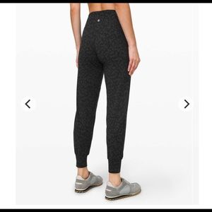 Lululemon Align Jogger
Formation Camo Deep Coal 10